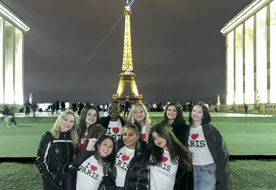 Image of Noelle and her friends in Paris.