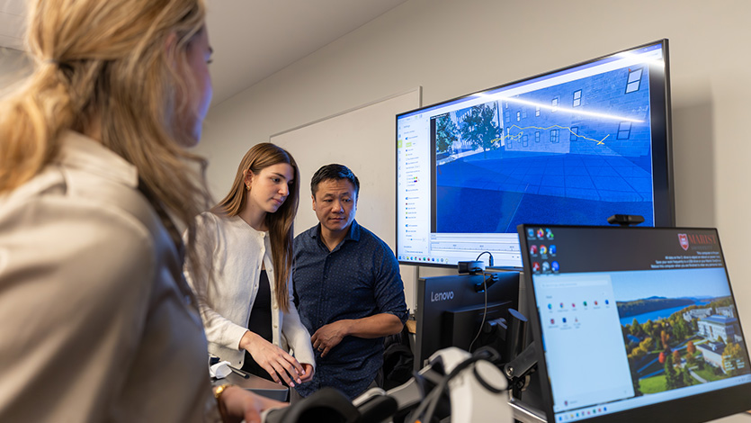 Marist University Image: Students trained on eye-tracking technology in iMotions workshop.